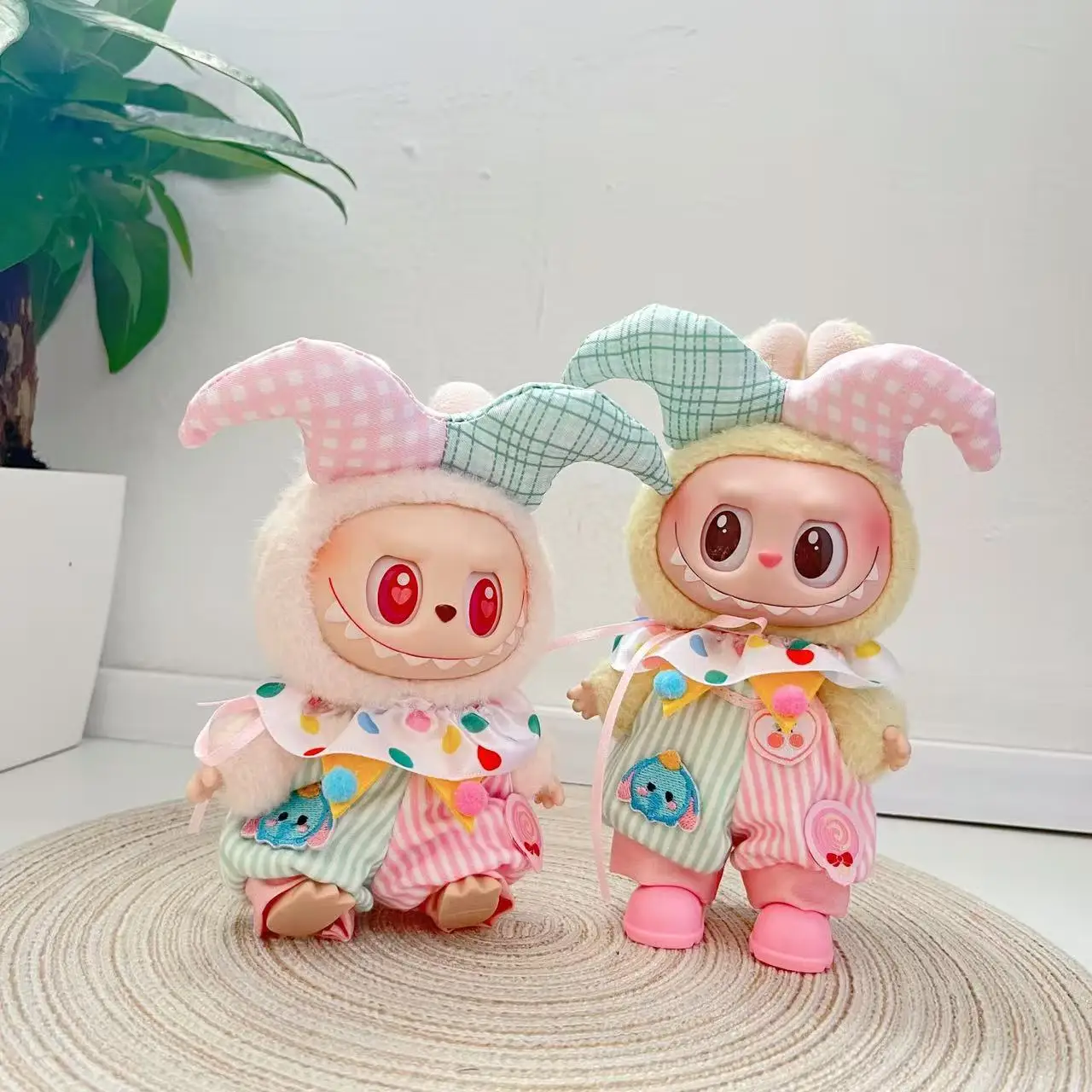 

Doll Clothes Accessories For 15/17cm 1st/2nd/3rd Gen Labubu Sitting Pose Pink Clown Circus Plaid Set With Colorful Shoes