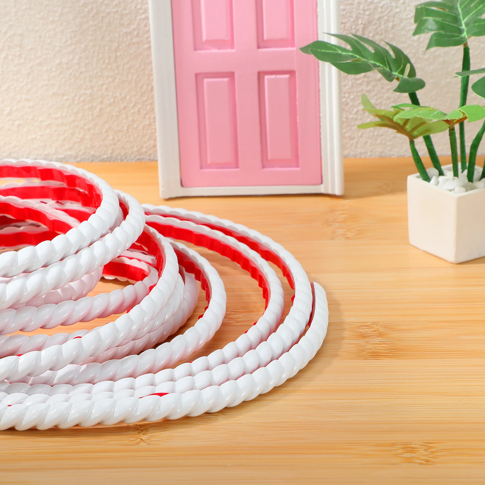 

Durable PVC Flexible Molding Trim Easy to Clean Peel and Stick Wallpaper Border for Wall Corners Corner Trim Wallpaper Border