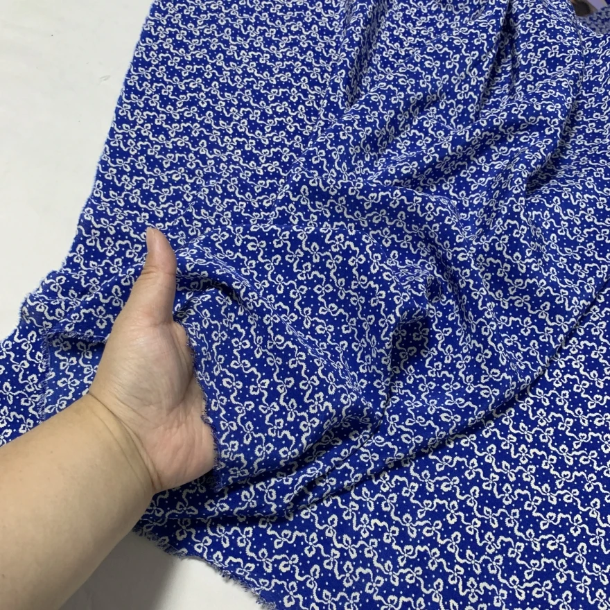 

1 метр, 100% тутовый шелк, 12 момме, креповая шелковая ткань, королевский синий, с цветочным принтом, 138 см, ширина 54 дюйма, по дворам, LB010