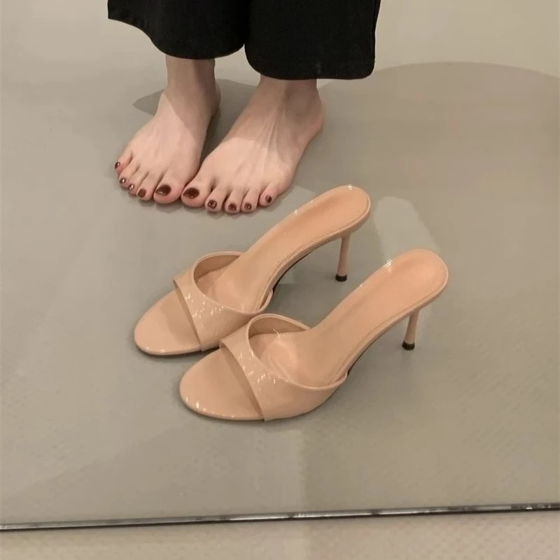 2025 جديد رقيقة عالية الكعب شبشب نسائي جولة تو السيدات مضخات حزام مستقيم الشرائح الإناث الأحذية مثير حذاء كاجوال