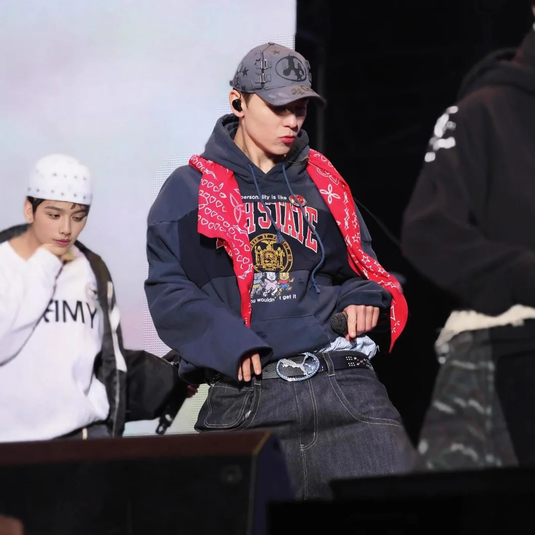 Grailz offers vintage, worn-out, stained and patched letter-printed retro hooded sweatshirts for both men and women Project G/R