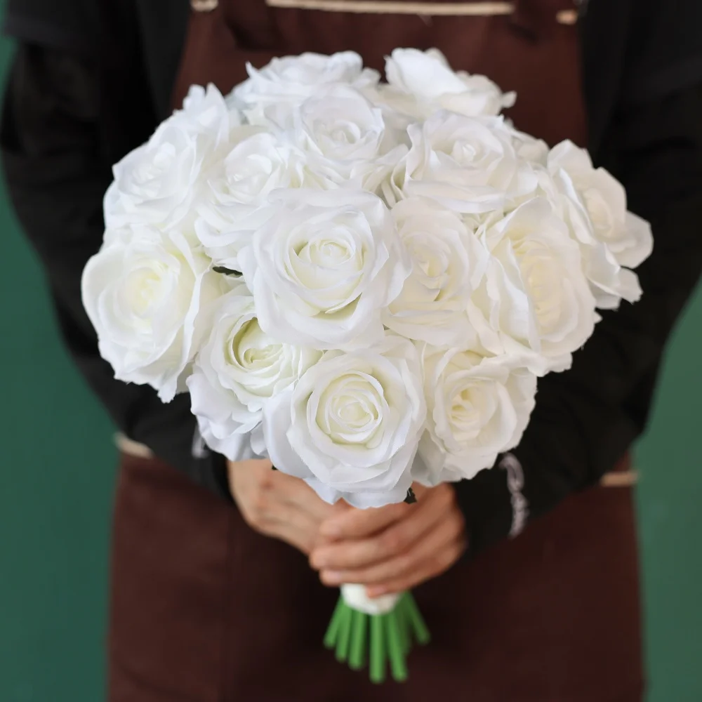 

Прочный белый шелковый свадебный букет цветов для свадебных принадлежностей на день рождения, легкий и легко устанавливается, идеально подходит для декора невесты HY2810