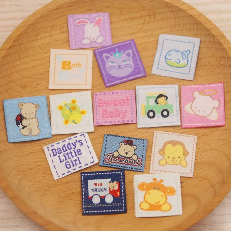 New hand-made cloth label spot bear woven label accessories sewing DIY accessories adhesive patch can be sewn and ironed.