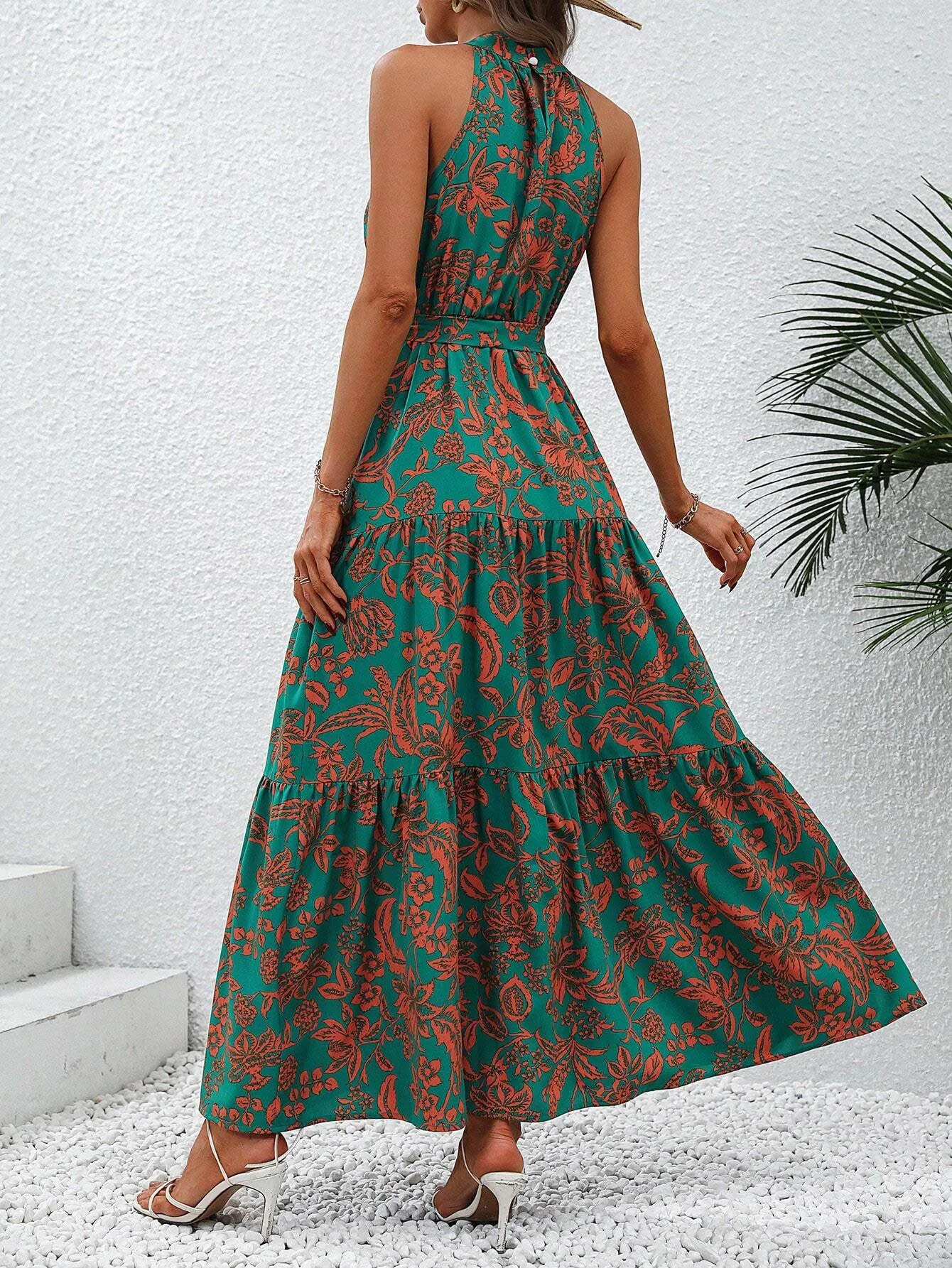 European and American women\'s elegant and fashionable temperament, hanging neck, backless sleeveless belt, printed dress