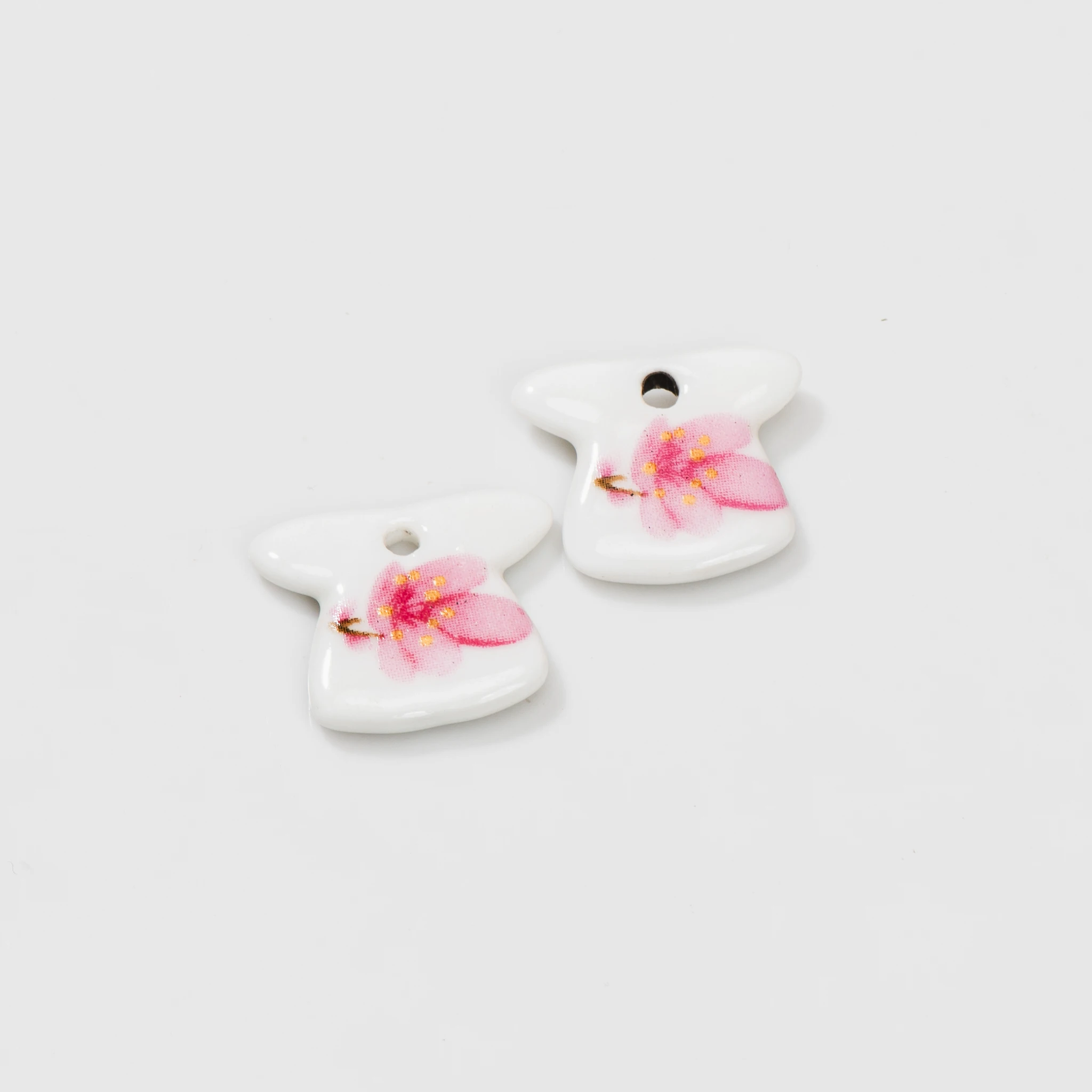 Handmade Ceramic Pendant Beads with Plant Pattern, 20-30mm Size, 2.5-3mm Hole, High-Temperature Fired, for DIY Jewelry Craft