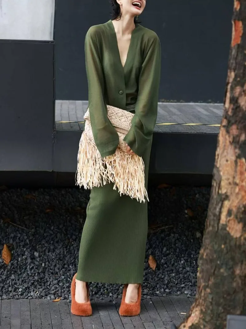 

Новый прозрачный шифоновый женский комплект из двух предметов, осенняя корейская мода, элитная сексуальная рубашка с v-образным вырезом и длинными рукавами + тонкий костюм с юбкой