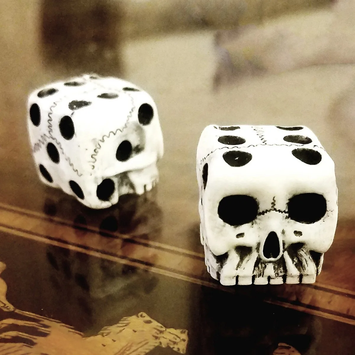 

5 Pieces Skull Dice 6-Sided Bone Unique Gift Gamer Great For Role Playing Board Game, Halloween Table Games, Math Teaching