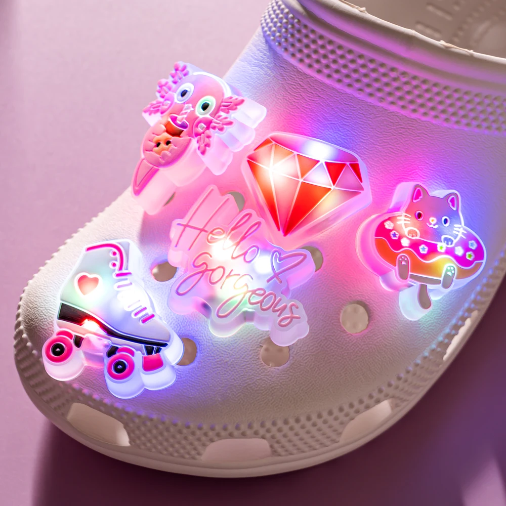 1PCS Pink LED Shoe Charms Cute Pink Animal Cats Pigs Luminous Women Girl Shoe Accessories Pins Clog Sneaker Buckle Decoration