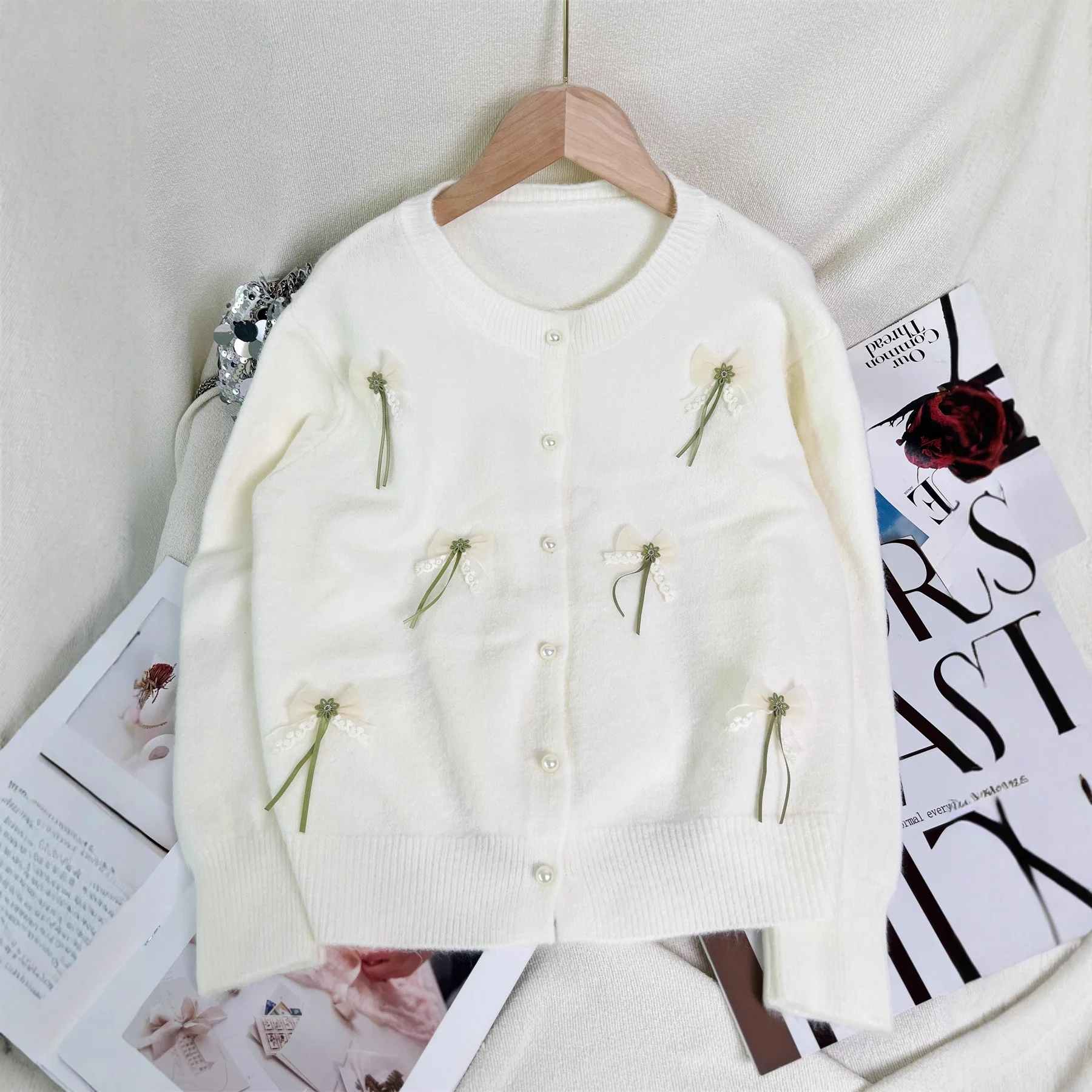

2025 Autumn and Winter New Sweet Bowknot Flower Pearl Button Cardigan Sweater for Women