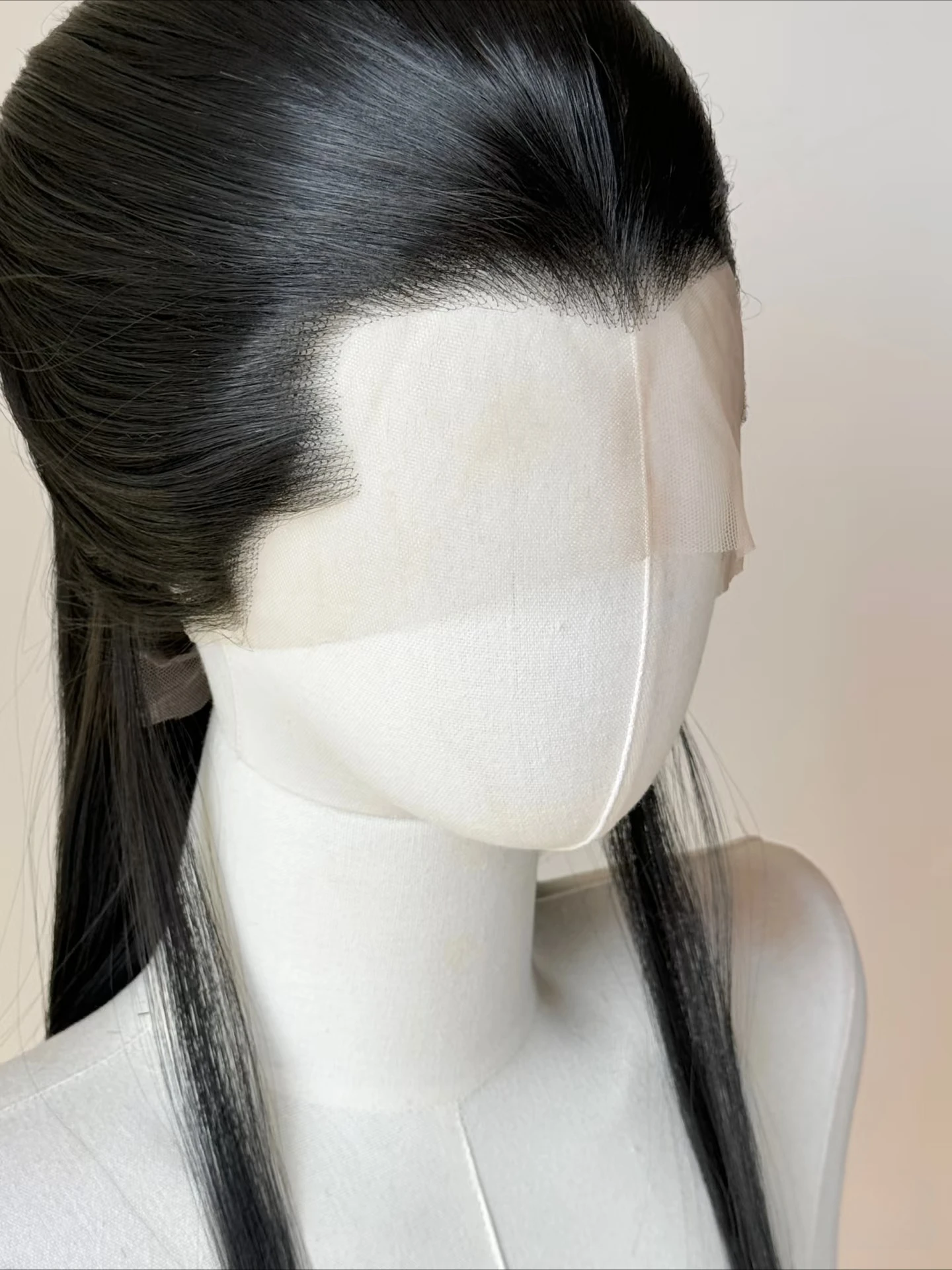 Ashely Widow's Peak Perücke, schwarze Spitzenfrontperücke, 26 Zoll, 13 x 4, synthetische Spitzenperücken, glattes Haar, hitzebeständige Fasern, Cosplay-Perücken