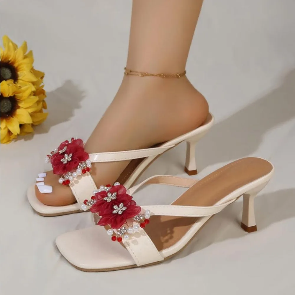 Modische neue Sandalen im chinesischen Stil mit Blumenverzierung, offener Spitze, für Damen, Sommer, eckige Spitze, temperamentvoll, mittelhoher Absatz, High Heels