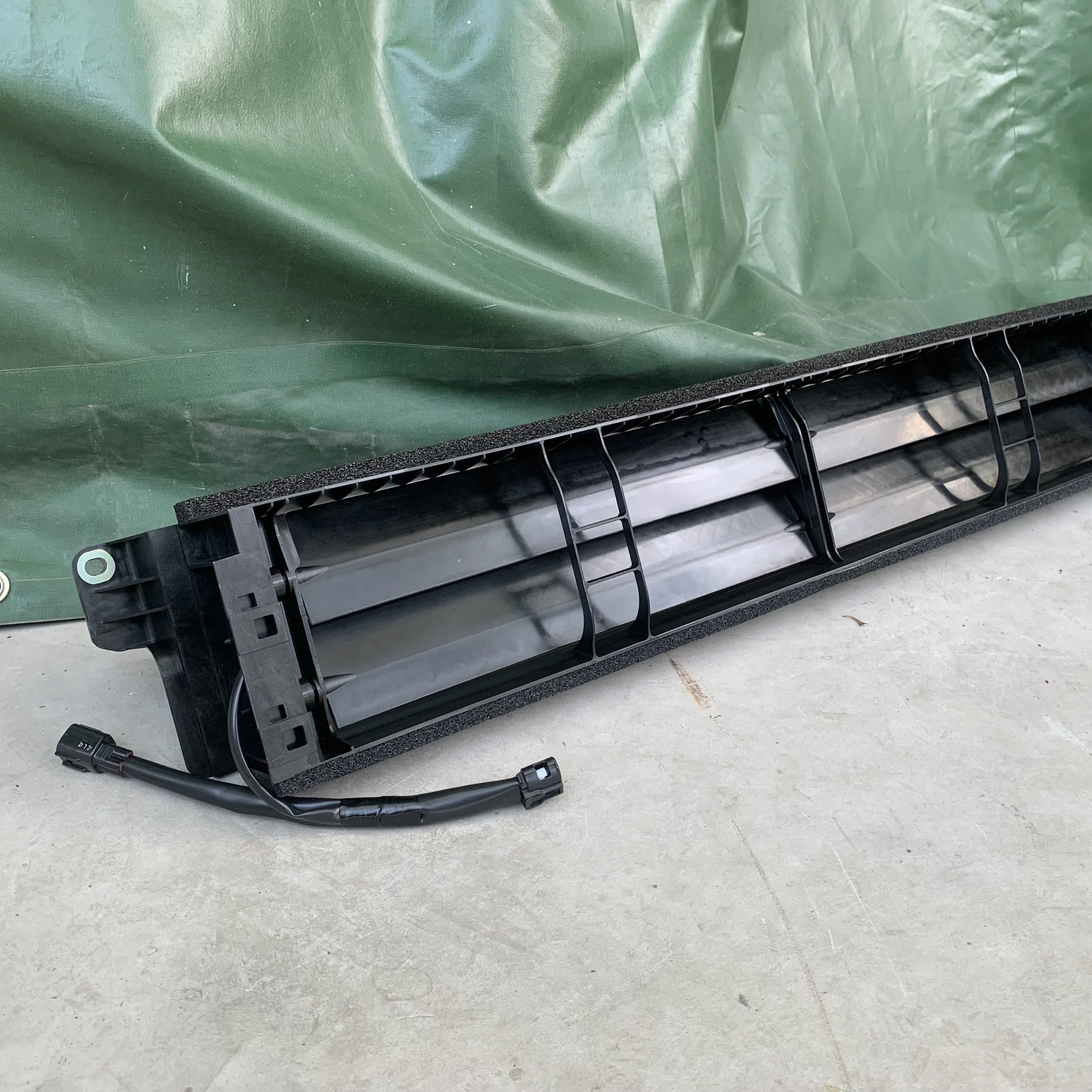 Factory Hot Sale 53019-33010 53019-33020 53019-33050 Electric Swing Grille for   CAMRY