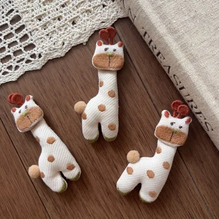 Soft Stuffed Cotton Giraffe Brooch Pin DIY Craft for Kids Shoes Socks Hat Bag Apparel Decoration Cute Lightweight
