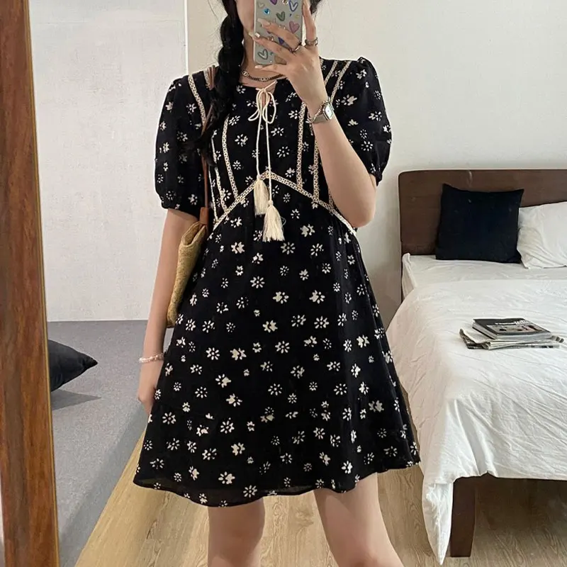 

Broken Flowers Half Open Collar Dresses Summer Fashion Lace Spliced Female Clothing Drawstring Vintage A-Line Waist Midi Dress