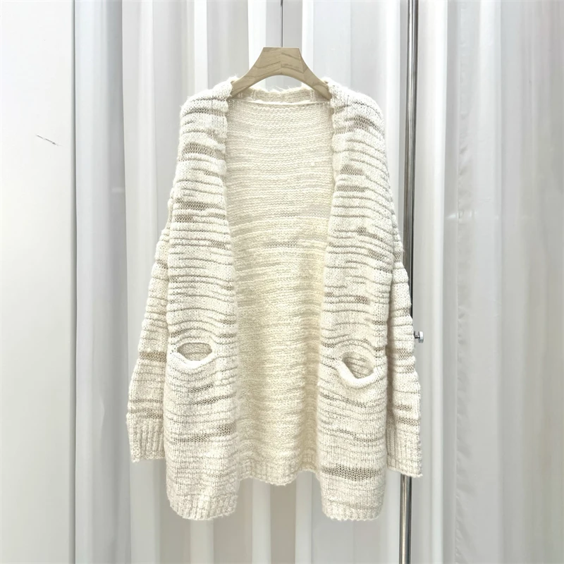 High-quality autumn new color-blocked striped wool knit cardigan for women, fashionable, casual, loose, mid-length knitted coat.