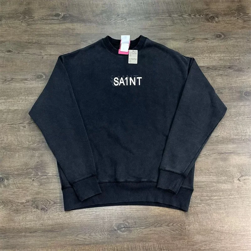 سويت شيرت رجالي بغطاء للرأس من القطن الخالص مطبوع عليه حروف كبيرة الحجم من Saint Michael باللون الأسود