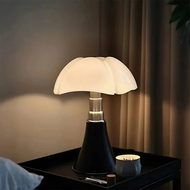 

Italian high-end French medieval retro bat table lamp designer living room bedroom bedside atmosphere art lamp