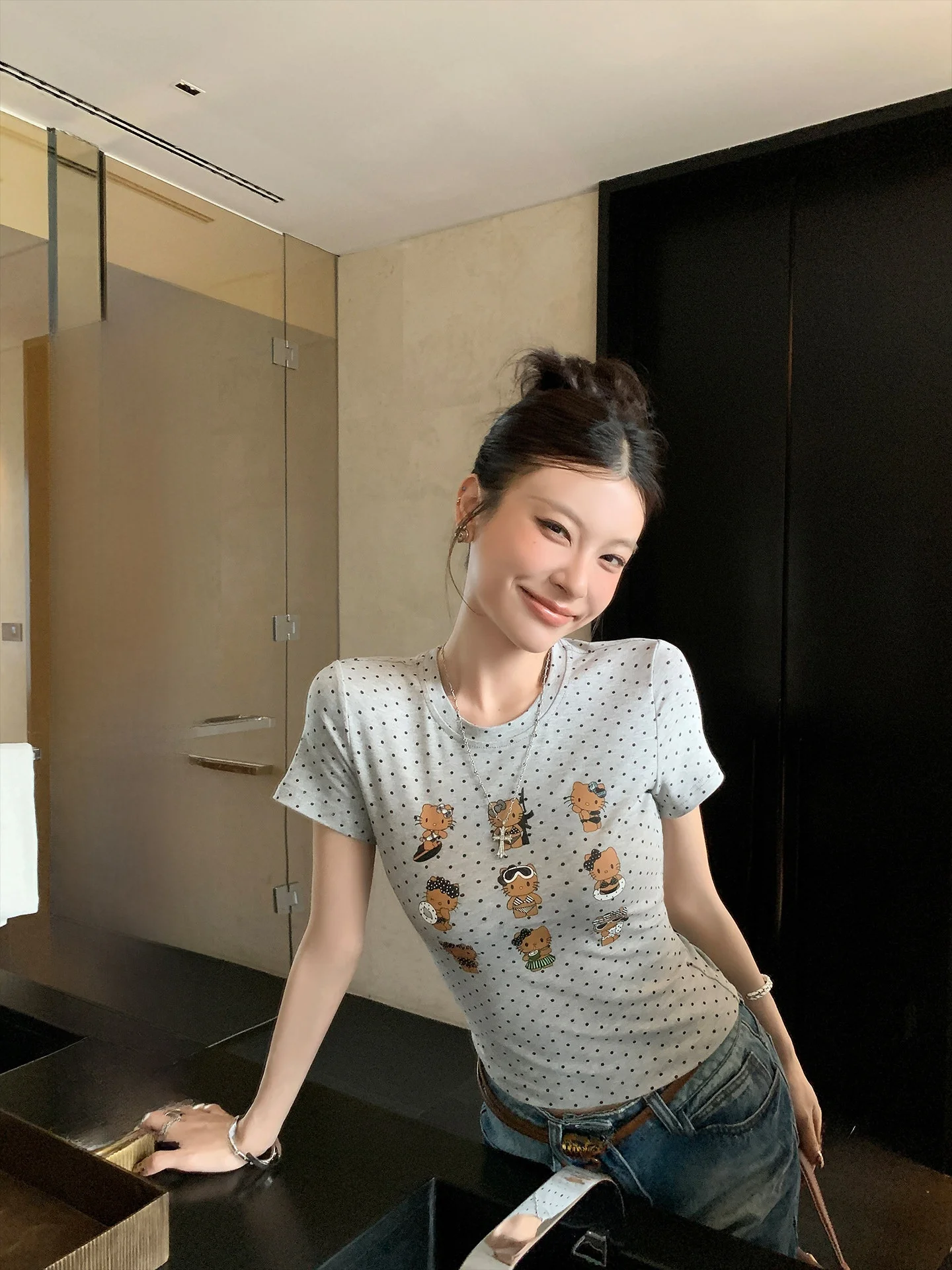 

LIONE Black Skin Kitty Original Design Holiday Surfing Cute Slim Elastic Short Sleeve T-Shirt Women's Fashion Summer Casual Wear