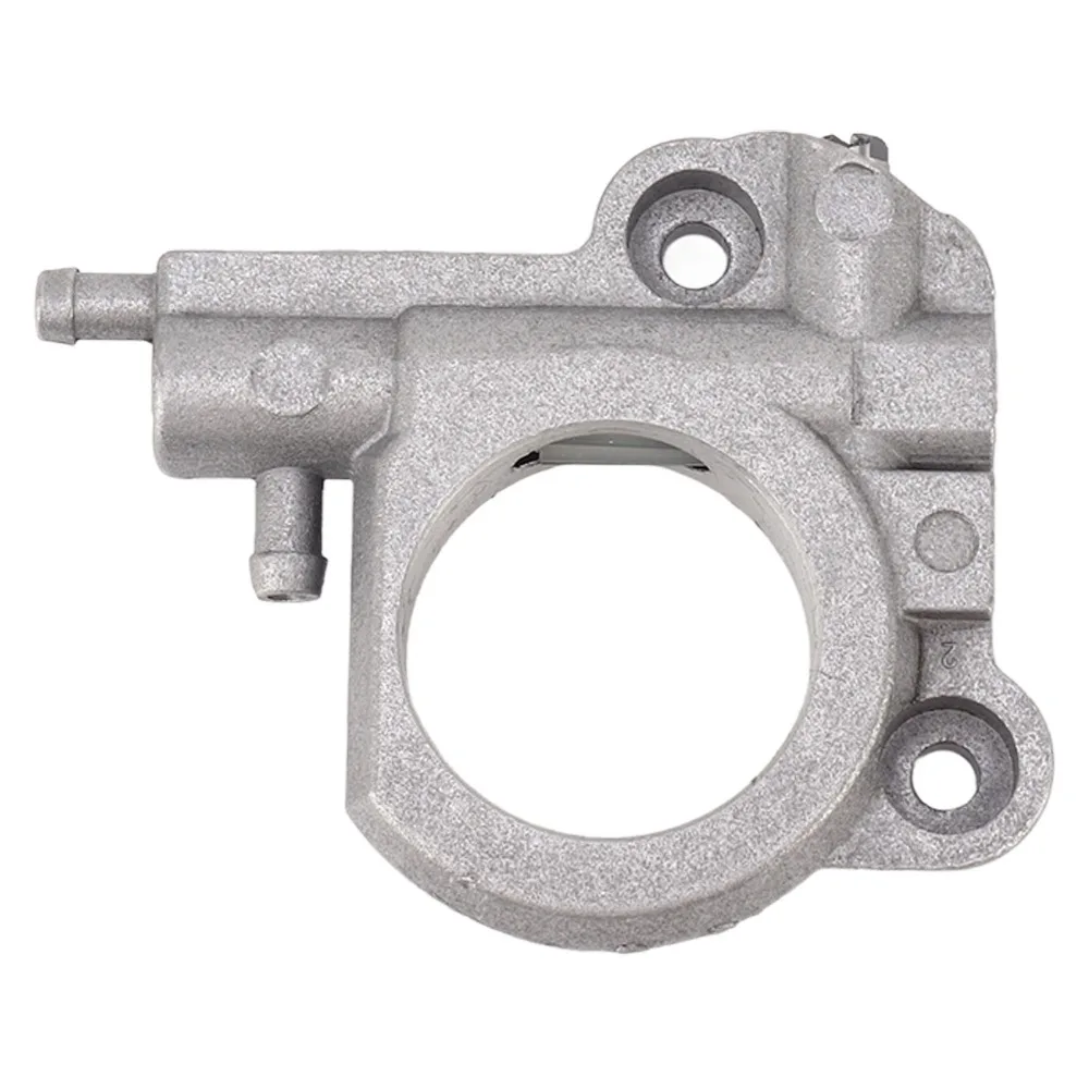 Silver Chainsaw Oil Pump Iron Chainsaw Oiler Pump for CS550P CS600P CS590 CS620P CS620PW CS600 CS-550 CS-600 CS-605 CS-620SX