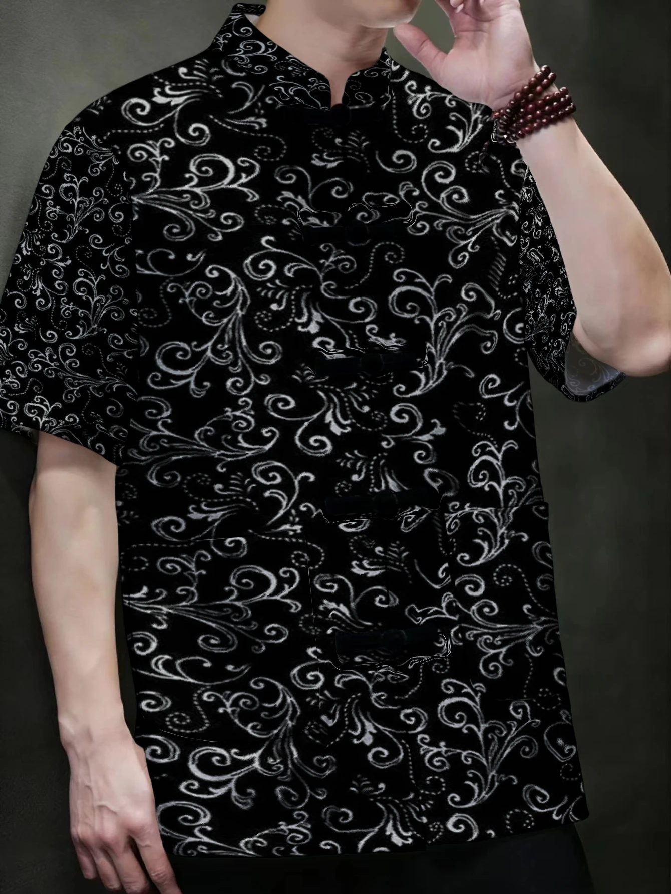 Vintage Collectible Shop - เสื้อเชิ้ตแขนสั้นสไตล์จีนโบราณสำหรับผู้ชาย กระดุมกบ คอตั้ง ลายปลาคาร์ป ดอกไม้ และดาว