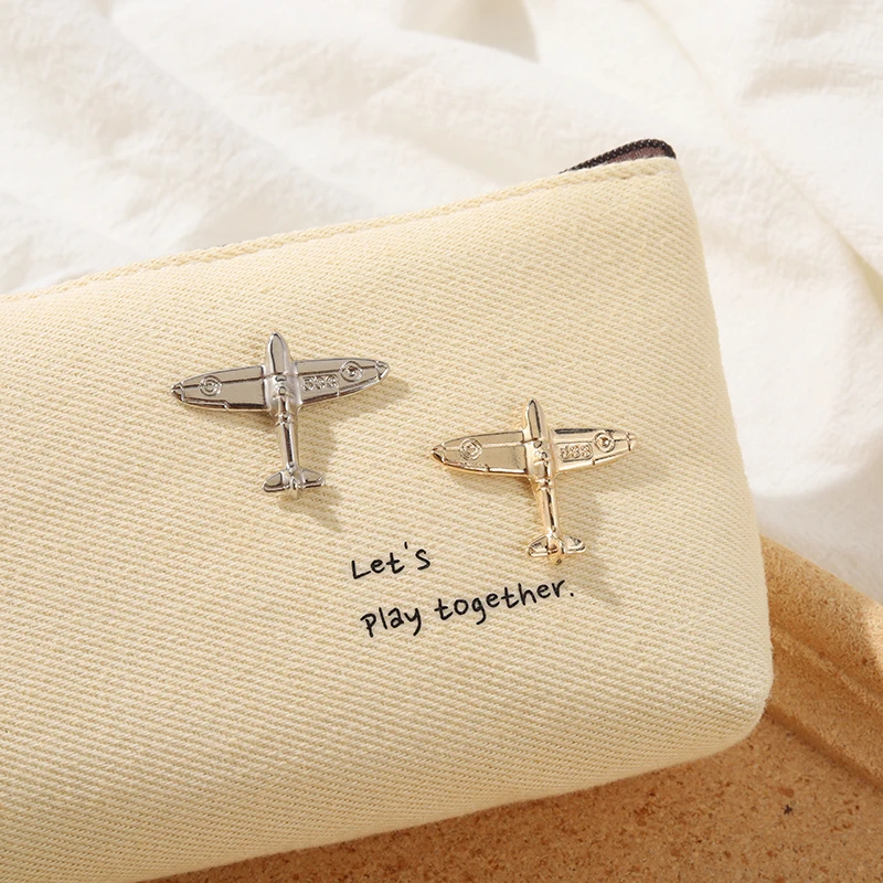 Two Aircraft Alloy Airplane Pins Children\'s Lovely Aircraft Brooch Clothes Cowboy Bag Holiday Gifts Shoes Bags Badges Customized