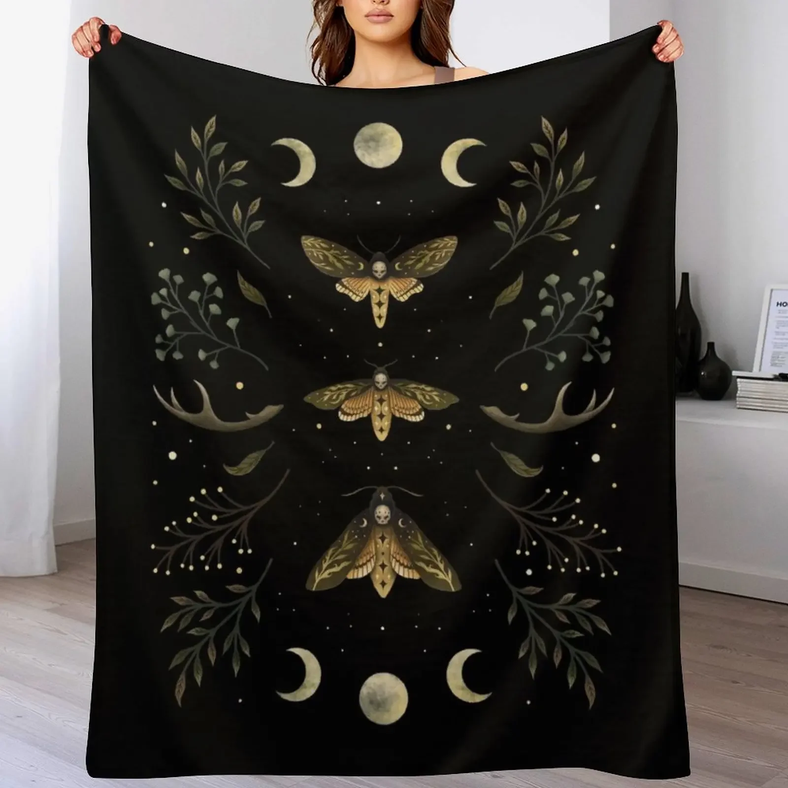 Death Head Moths Night Throw Blanket Warm Plush Fuzzy Blanket for Living Room
