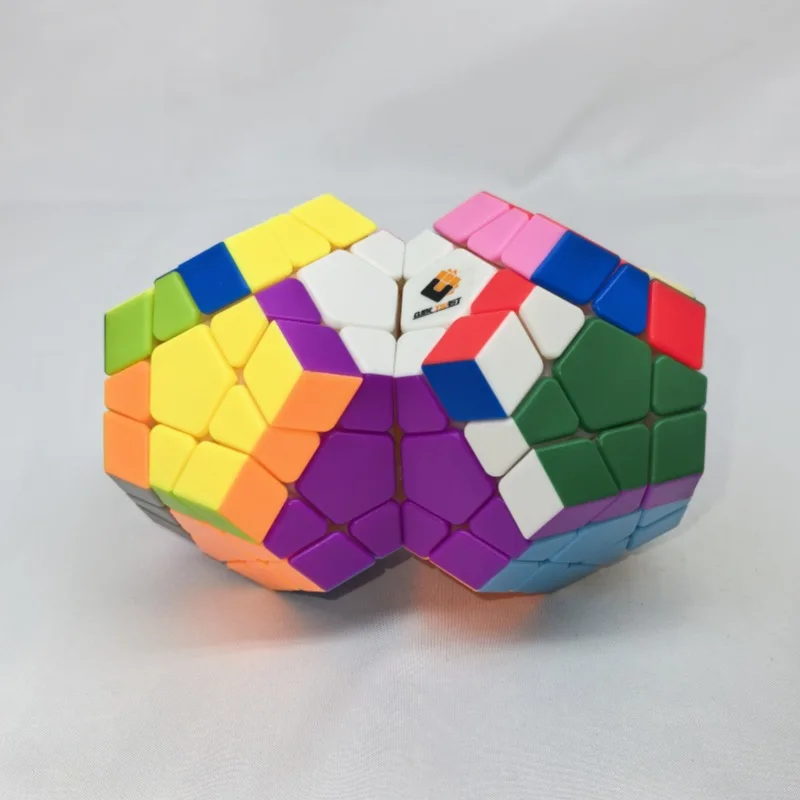 スーパーキューブ不規則なソリッドカラー接続 5 キューブ 3x3 メガミンクス 2 接続マジックキューブシャムメガミンクスキューブそわそわおもちゃ