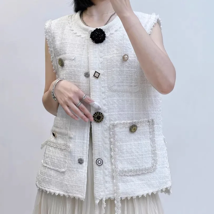 

Элегантный белый твидовый жилет женский без рукавов с круглым вырезом, декорированный множеством пуговиц и карманов, с бахромой по краю, для повседневной носки, офиса, вечеринок и уличного стиля