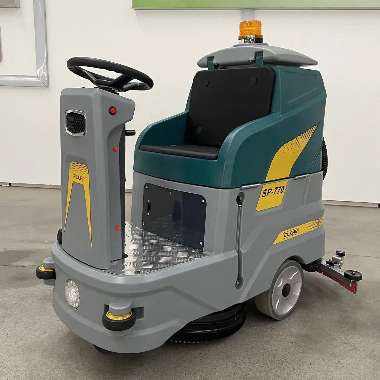 Professional commercial ride-on floor scrubbing and drying equipment, suitable for hotels and industrial sites.