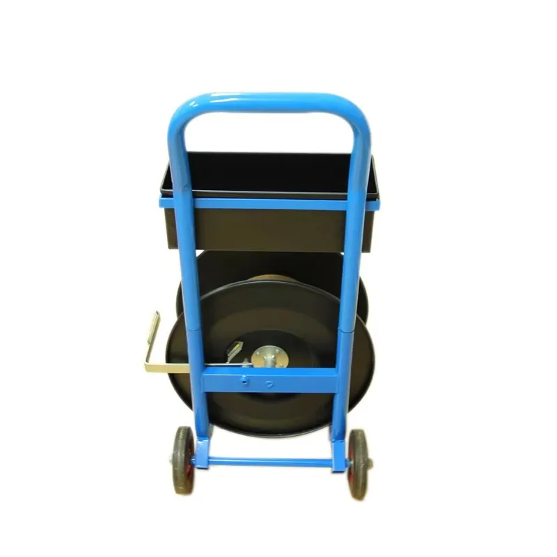 Fabrycznie wykonany na zamówienie przenośny wózek do taśm stalowych z kółkami, przeznaczony do taśm poliestrowych kompozytowych o średnicy rdzenia 200 mm.