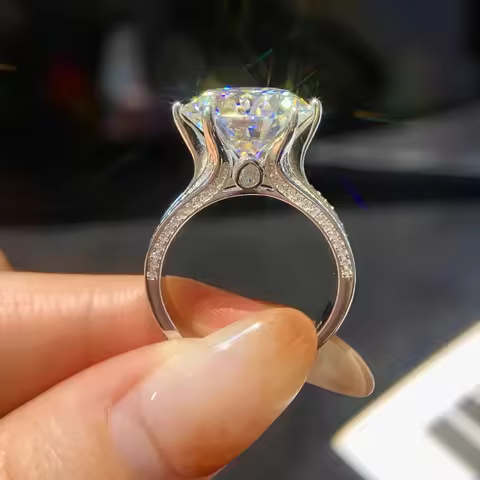 A luxurious 5-carat moissanite ring set with 18K white gold and 925 silver, perfect for a holiday gift.