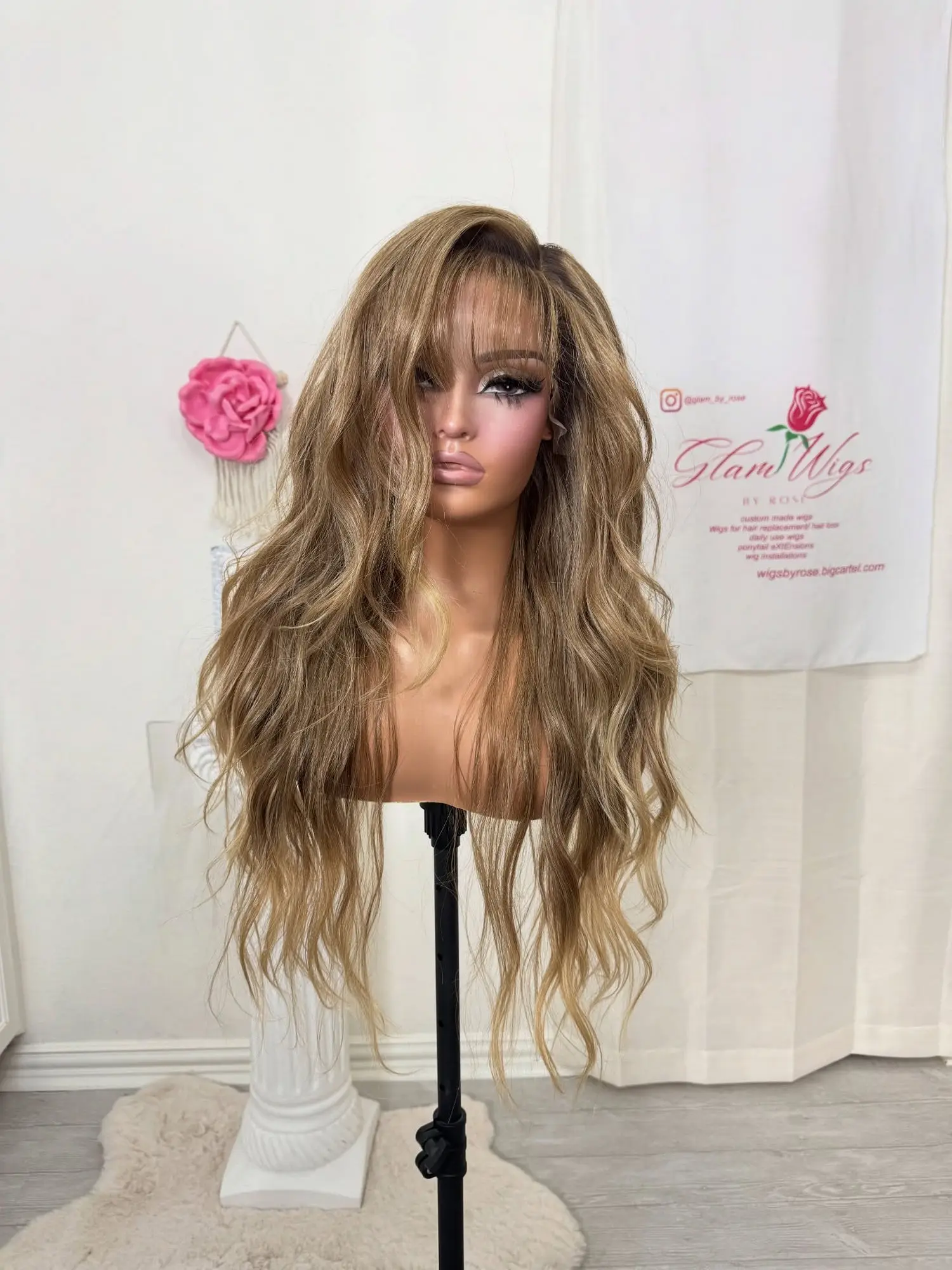 العصرية الكرمل البني يسلط الضوء على الدانتيل أعلى الباروكات موجة عميقة الظل جذور ألياف مقاومة للحرارة الباروكات مع الانفجارات طويلة غلويليس الباروكات