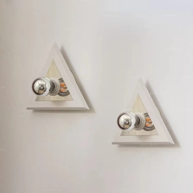 Bauhaus Style Trian…