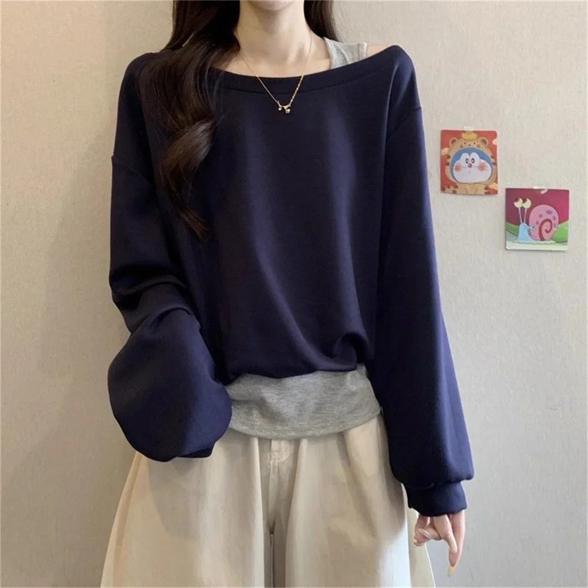 Neuer koreanischer Stil, langärmeliges, schulterfreies Charme-Sweatshirt für Damen, Übergröße, einzigartiges Design, vielseitiges Herbstmode-Oberteil – Detail 6