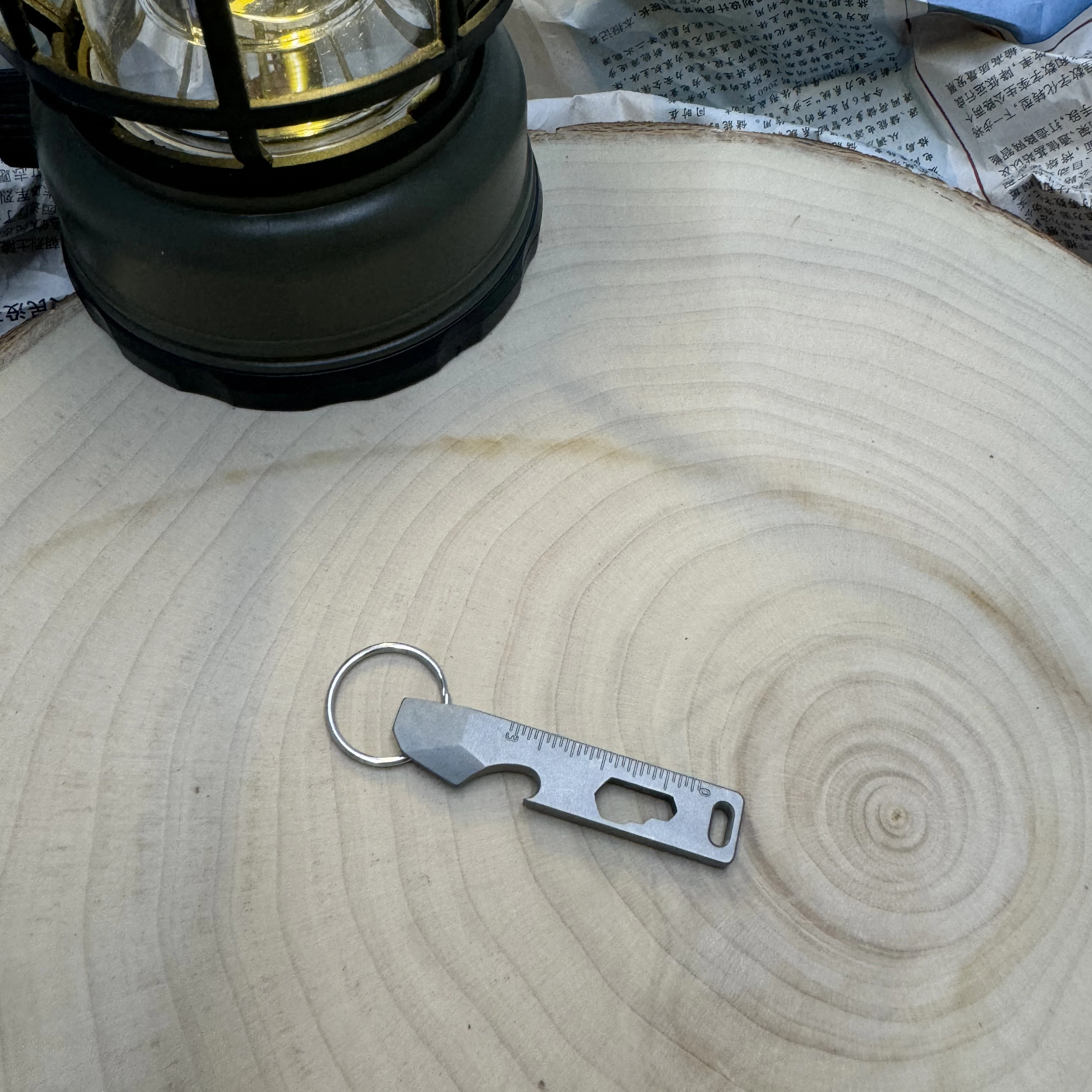 Alat luar ruangan multifungsi, paduan Titanium skala pembuka botol linggis Mini kunci heksagonal Edc