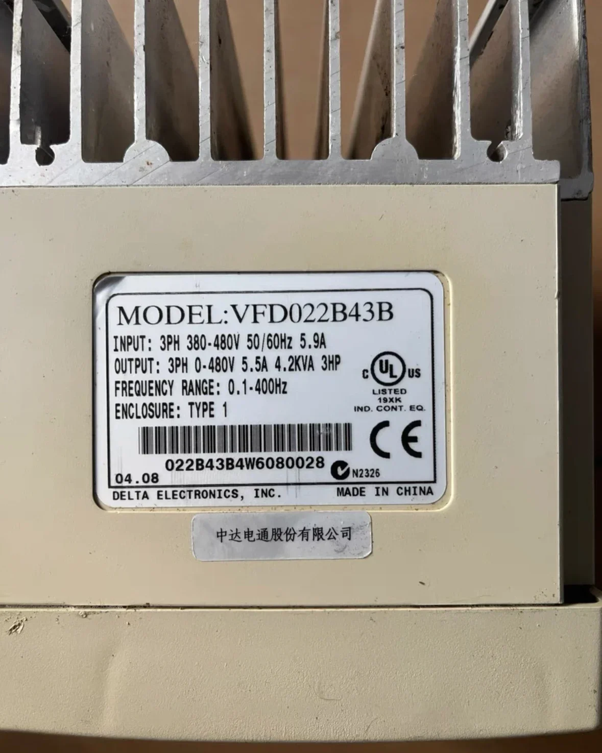 محول التردد المستخدم VFD022B43B 380 فولت 2.2 كيلو وات