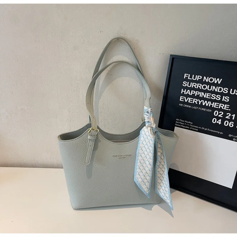 

Modish Women's Tote Bag Crafted From Vale-Printed Leather Featuring Casual Budapest High-End Lasting Lightweight Look