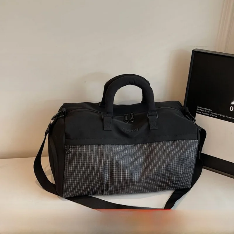 Large Capacity Sports Fitness Bag Travel Swimming Bag Unisex Outdoor Storage Bag Fashionable Travel Bag for Men And Women