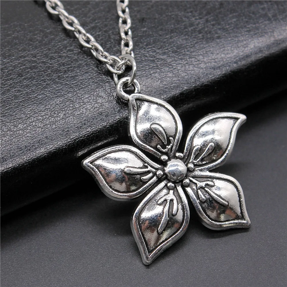 Fashion Vintage 2 Colors 33x31mm Flowers Pendant Necklace For Women Men Long Chain Necklace Jewelry Accessories