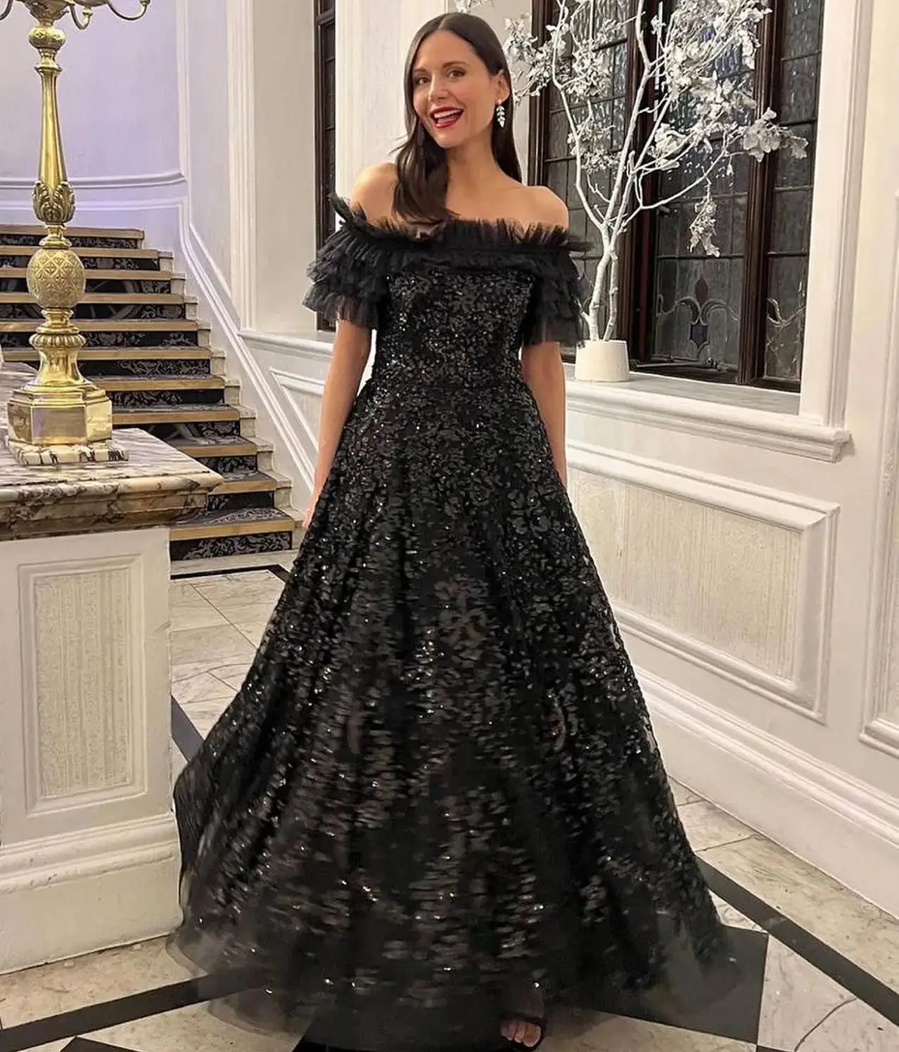 Glamorous Black Prom Dresses Off Shoulder Tiered Ruffles Evening Dresses Vintage Sequins Floor Length Celebrity Party Gowns