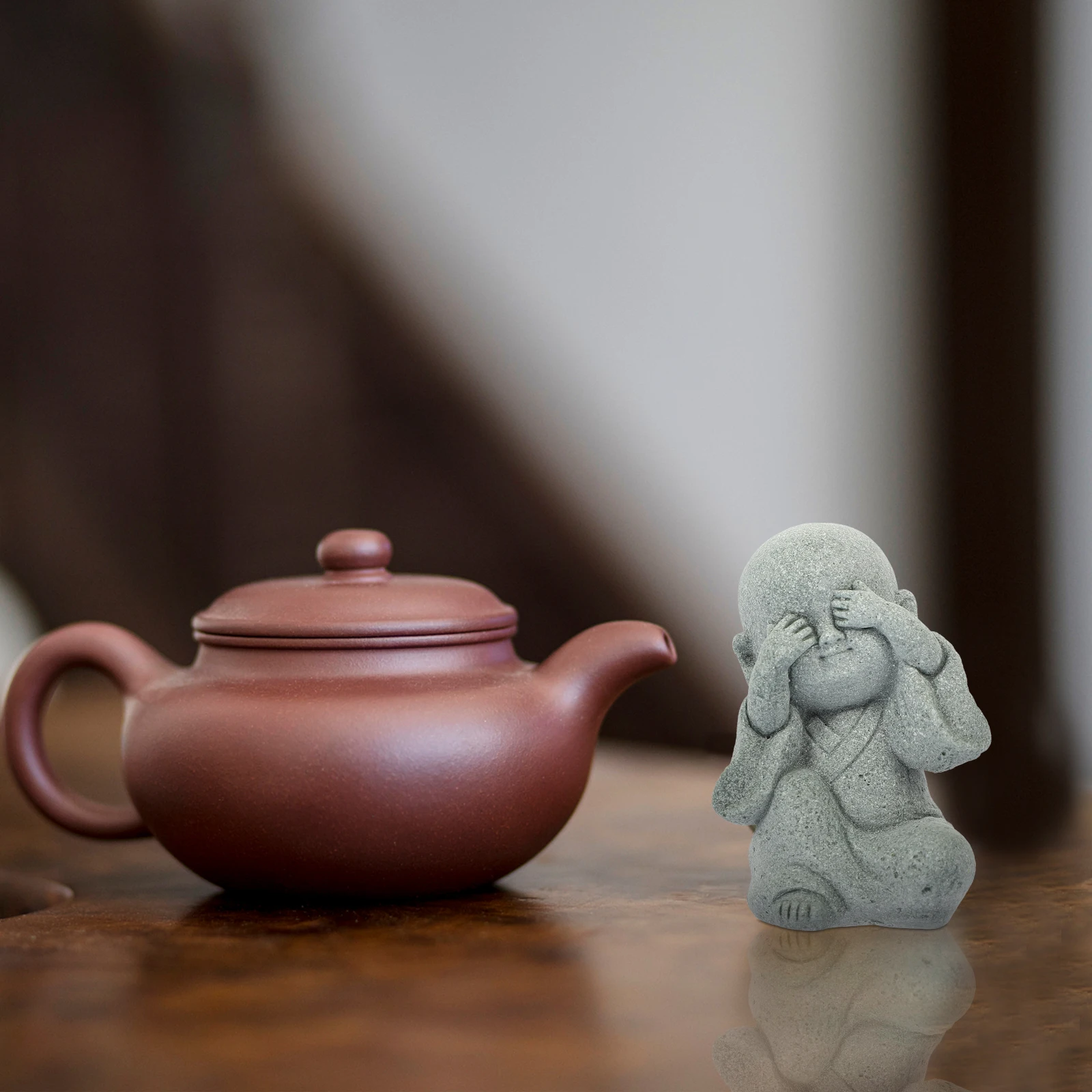 Статуя монаха — изысканный элемент декора для нового пространства