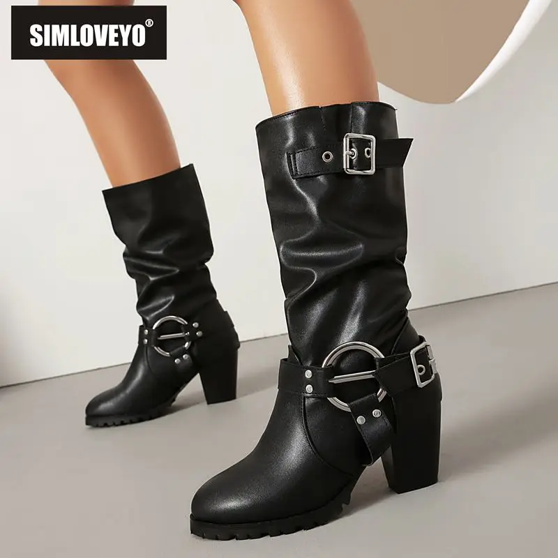 

SIMLOVEYO/2025 стильные женские ботинки до середины икры с круглым носком, толстый каблук 6,5 см, без шнуровки, с металлическим декором, черные, большие размеры 46-48, повседневные ботинки