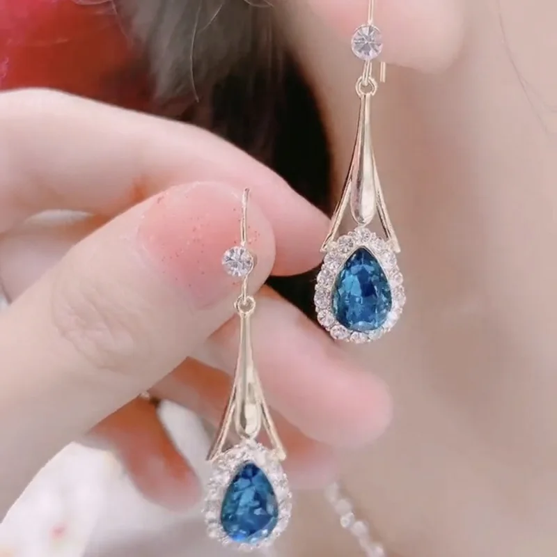 Minimalistisches Design, hohle Wassertropfen-Ohrringe für Frauen, leichter Luxus, glänzende Kristall-Anhänger-Ohrringe, Hochzeit, Schmuck, Geschenke – Detail 2