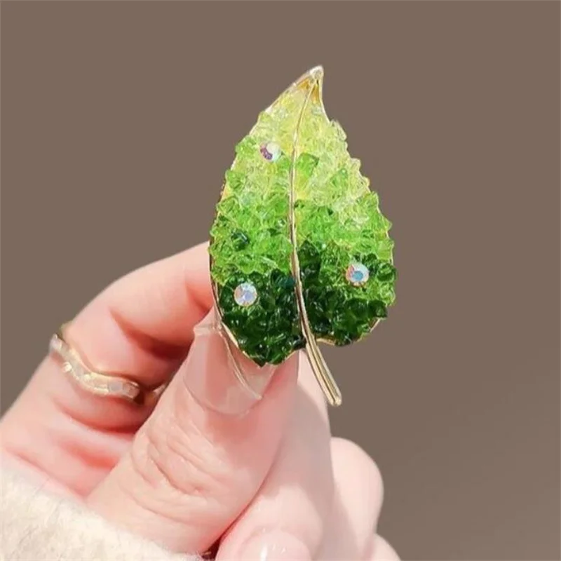 Fashion Gradient Crystals Green Leaf Brooches For Women Clothing Coat Jewelry Accessories Gifts
