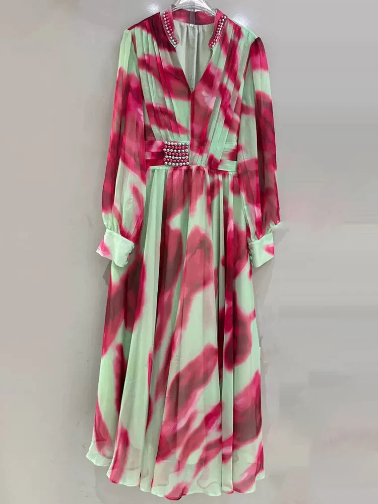 

Retro 2025 autumn new women's print big pendulum beading dress fashion V-neck drape long sleeve temperament holiday dress.