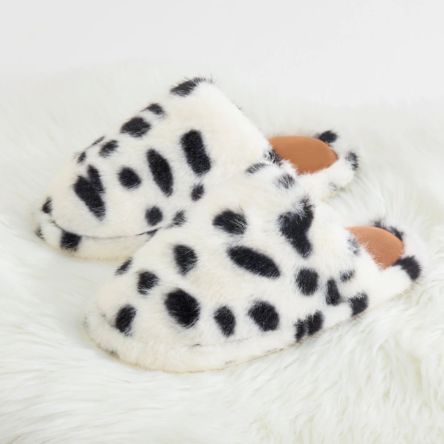 Cow Print Faux Fur Slippers Winter Warm Plush Mules Open Back House Slippers Fashion Leopard Spots Indoor Home Shoes For W