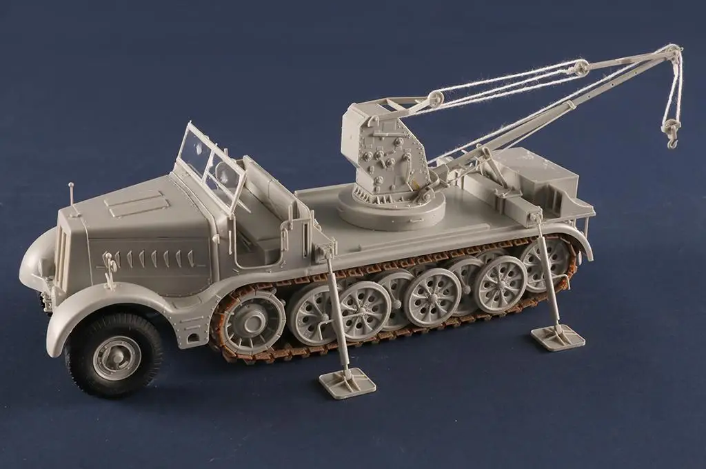 Trumpeter 09576 1:35 Scale Schwerer Zugkraftwagen 18 t With 6 t Billstein-Crane Sd.Kfz.9/1 Model Kit