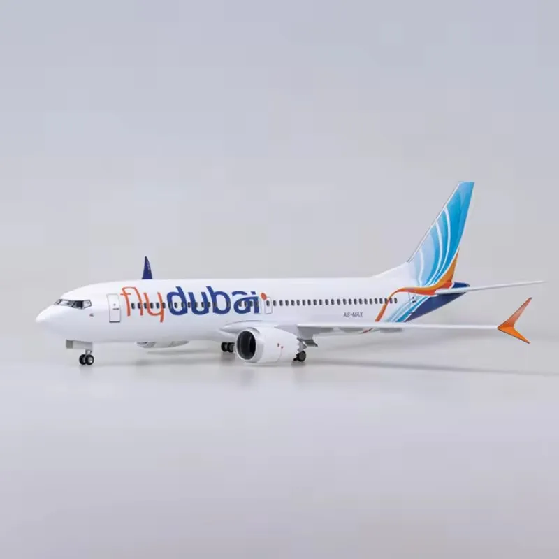 2025 جديد 1/85 مقياس طائرة B737 ماكس طائرة يطير دبي الخطوط الجوية الشرق الأوسط مع ضوء دييكاست طائرة لعبة مجسمة جمع الهدايا