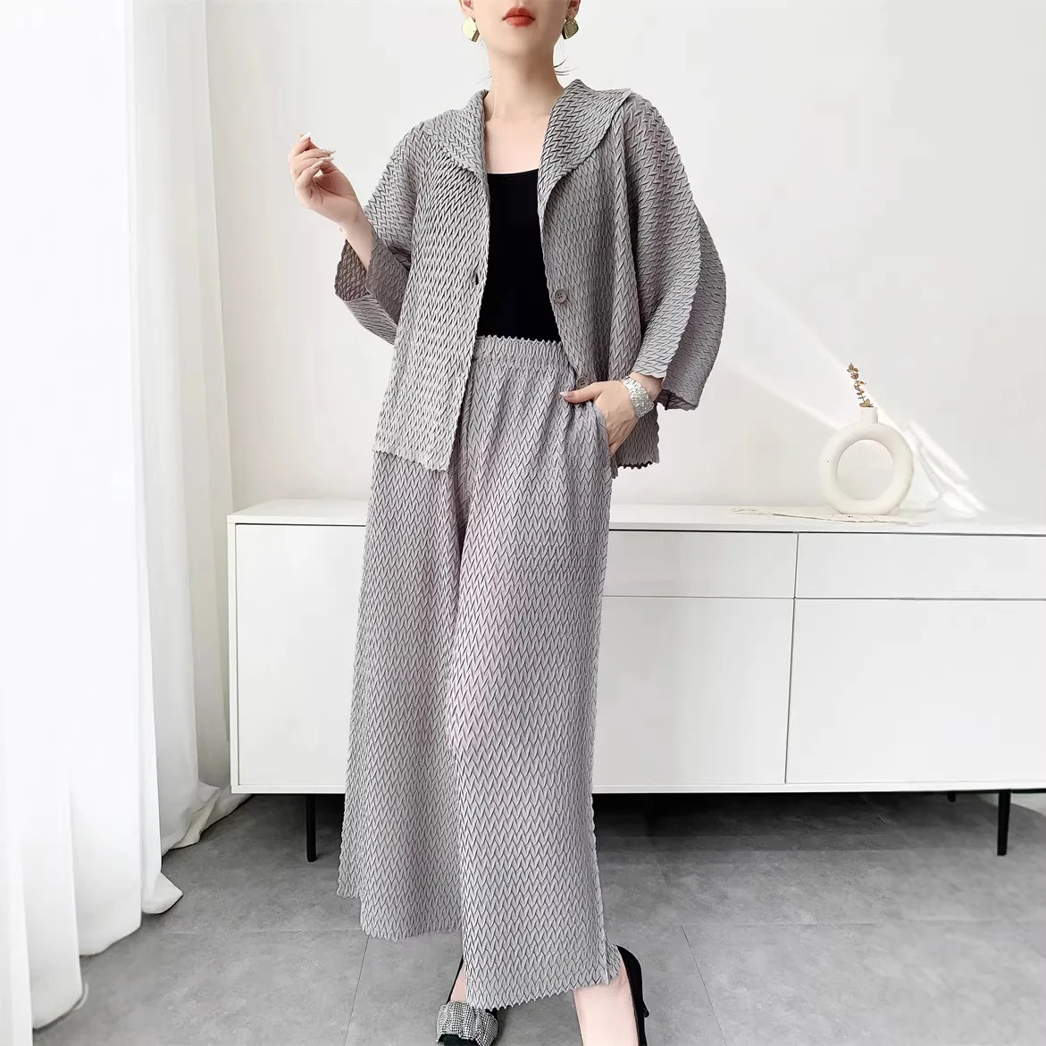 

Miyake Solid Color Handmade Pleated Suit for Women Pineapple Pleat Jacket + Casua Wide Leg Pants 2026 Spring New 2DB7261