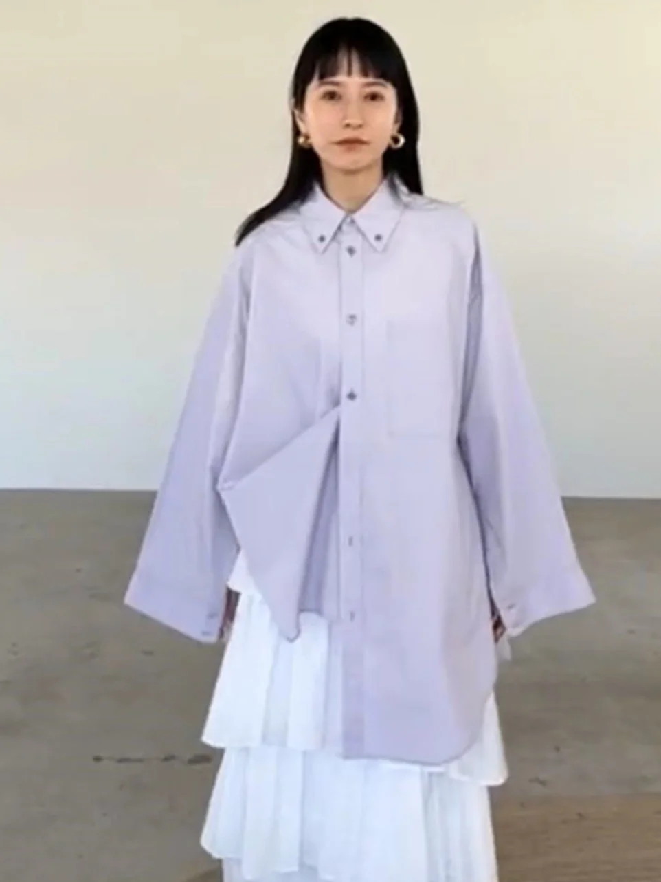 

Свободная женская рубашка из чистого хлопка с длинным рукавом, нагрудным карманом и отложным воротником, в повседневном милом японском стиле
